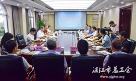 朱华雄一行到岭南师院慰问教职工