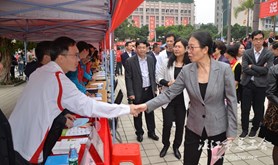 市总工会积极参加市学雷锋志愿服务活动
