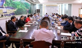 遂溪县举行劳模代表庆“五一”座谈会