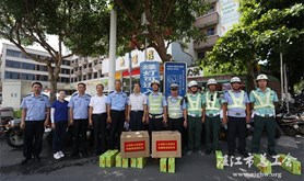 市总工会为执勤一线交警“送清凉”