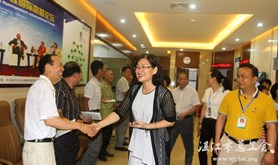 廉江市总工会为劳模送上“健康大礼”