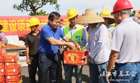 徐闻县总工会为一线职工送清凉