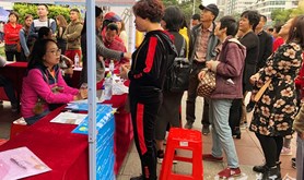 霞山区“春风行动”大型专场招聘会举办