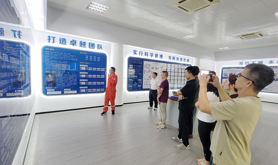 坡头区总工会带队赴陈可营创新工作室参观学习