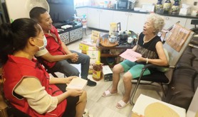 坡头区总工会开展“送学上门+慰问走访”活动