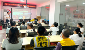 霞山区友谊社区工会驿站开展“新业态，新健康”健康知识讲座活动
