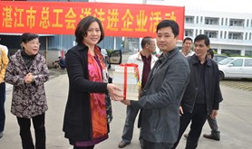 湛江市总工会深入基层开展送法活动