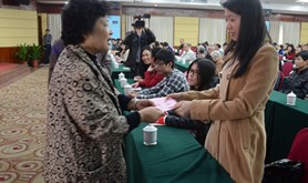 湛江市召开发放送温暖春节慰问金暨困难企业与职工代表迎春座谈会