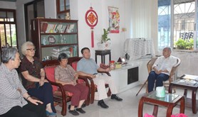 省农工商学校慰问离退休干部