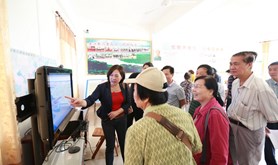 湛江市总工会组织劳模和退休老干部参观新农村建设