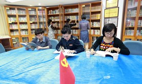 湛江地税职工书屋“开张”了