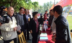 湛江市总工会开展“12.4”全国法制宣传日大型宣传咨询活动