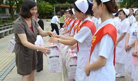 湛江市总工会组团慰问一线白衣天使