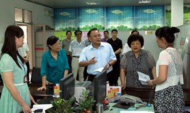 湛江市委副书记邓振新调研工会工作