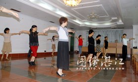 推进机关大院健身 活跃职工文体生活