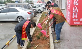 工会志愿者积极开展创卫宣传活动