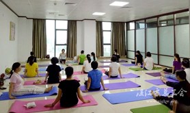 中交四航局三公司工会开展女员工瑜伽健身活动