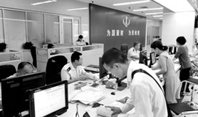 【劳模风采】智能办税“进一家门办两家事”
