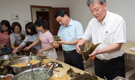 粽香浓情•喜迎端午——市总工会组织包粽迎端午节活动