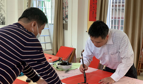 吴川市总工会举办迎新春送春联活动