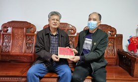 市财政局工会慰问退休劳模和身患重病的财政干部