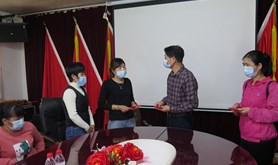 坡头区总工会开展2021年春节“送温暖”慰问活动