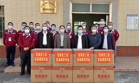 广东省海员工会主席许国胜给湛江港集团一线职工送“温暖”