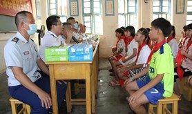 深切关爱 情满六一 ---湛江市总工会女职委六一儿童节系列活动