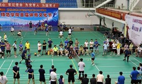 岭南师范学院举行第九届教职工羽毛球赛