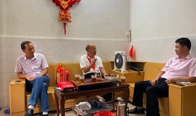 遂溪县总工会开展“七一”慰问老党员活动