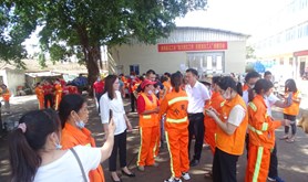 徐闻县总工会领导班子带队深入企业开展“粤工惠”APP实名登记推广攻坚活动