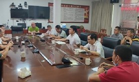 市财政局驻镇帮镇扶村工作队与雷州市沈塘搷委领导班子成员座谈