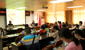 市总到霞山区开展职工保障互助培训班