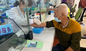 雷州市总工会组织“情暖五月 关爱劳模”体检活动