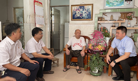 吴川市总工会开展重阳慰问活动