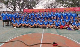 雷州市客路镇第二小学工会组织开展职工拔河比赛