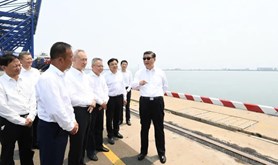 习近平在海南洋浦经济开发区考察调研