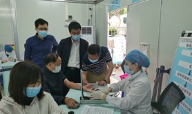 深入退休职工家庭　动员新冠疫苗接种