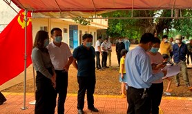 徐闻县总工会助力挂钩村委会全员核酸检测工作