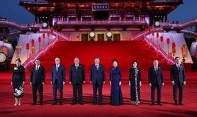 习近平和彭丽媛为出席中国－中亚峰会的中亚国家元首夫妇举行欢迎仪式和欢迎宴会并共同观看演出