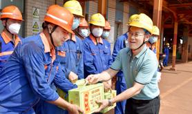 炎炎夏日“送清凉” 致敬一线劳动者