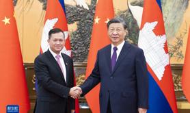 习近平会见柬埔寨首相洪玛奈