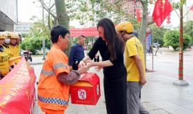 湛江市总工会到霞山开展关爱户外劳动者慰问活动