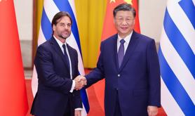 习近平同乌拉圭总统拉卡列会谈