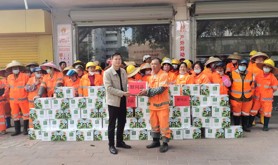 建设街道工委会开展“关爱环卫工人，传递冬日温暖”慰问活动
