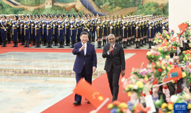 习近平同马尔代夫总统穆伊兹会谈