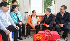 全国总工会慰问团来湛送温暖