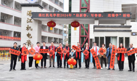 湛江机电学校举办2024年“迎春送福”现场挥春活动