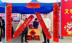 廉江市基层工会开展写春联，送“福”字志愿服务活动