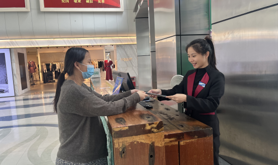 海滨街道工会到企业开展禁毒宣传活动